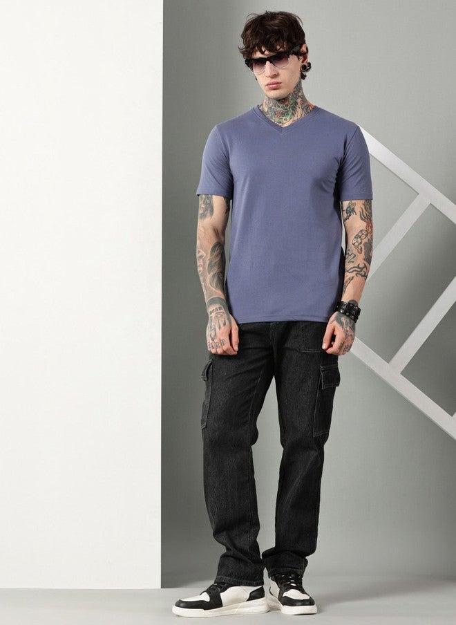 Own The Looks تي شيرت قطن للرجال بتصميم V-رقبة سادة - Image 5